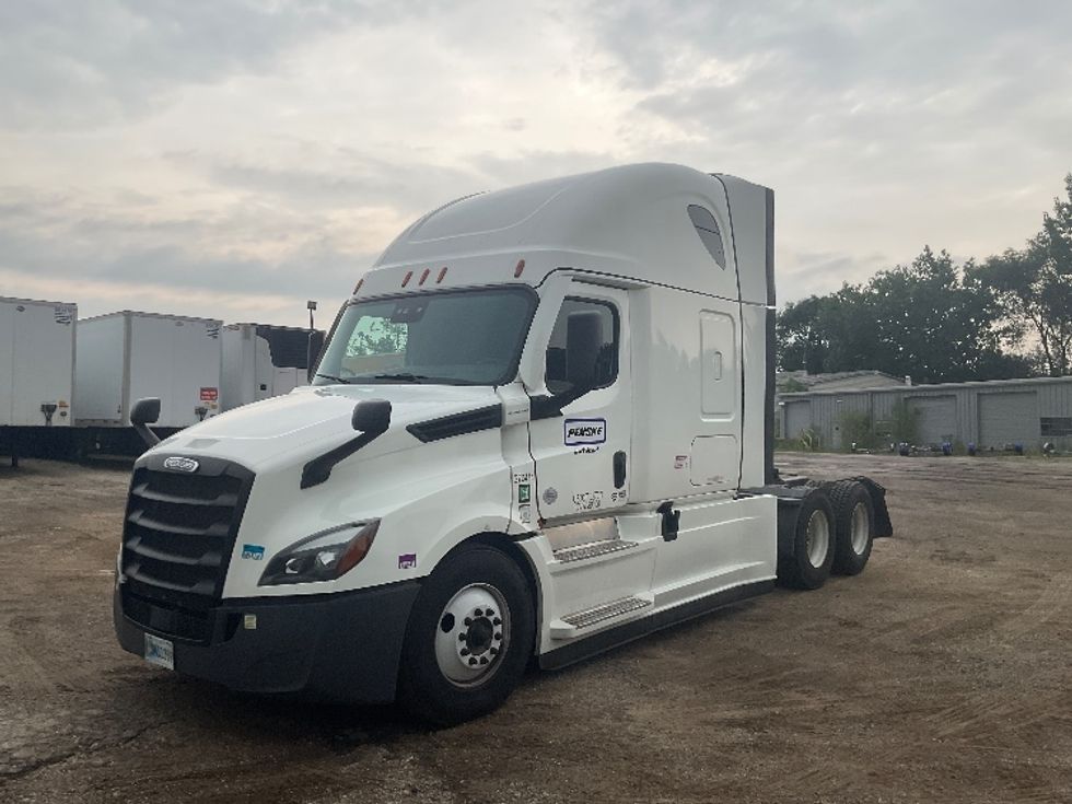 Sleeper Tractor-Heavy Duty Tractors-Freightliner-2023-T12664ST-La Porte-IN-536,749\n\t\tmiles-$ 78,750 - Image 3