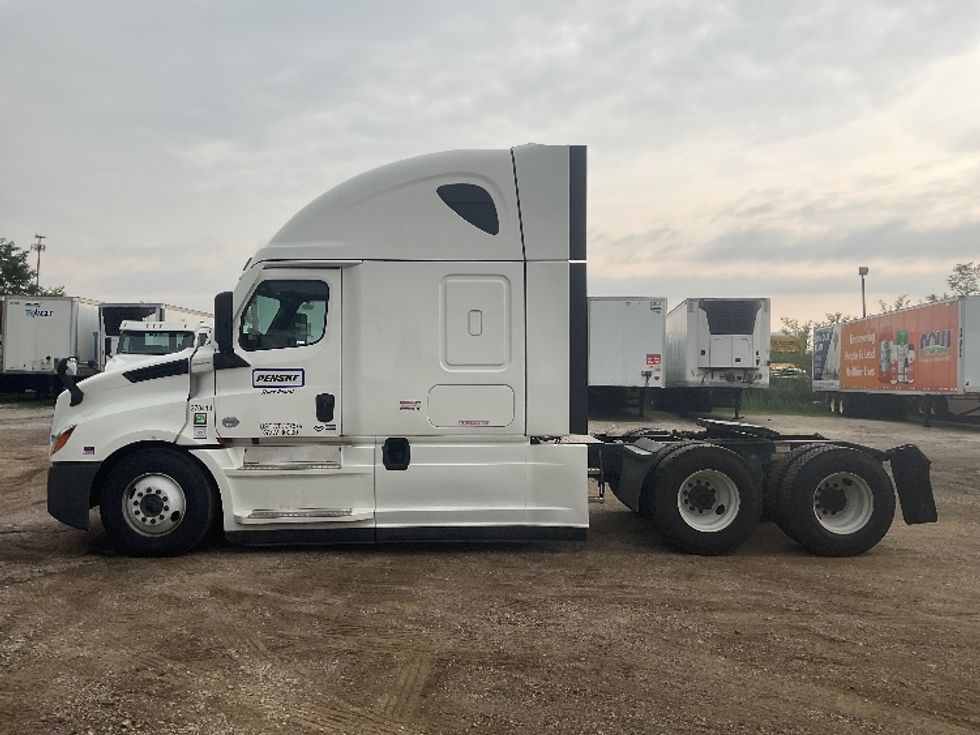 Sleeper Tractor-Heavy Duty Tractors-Freightliner-2023-T12664ST-La Porte-IN-536,749\n\t\tmiles-$ 78,750 - Image 4