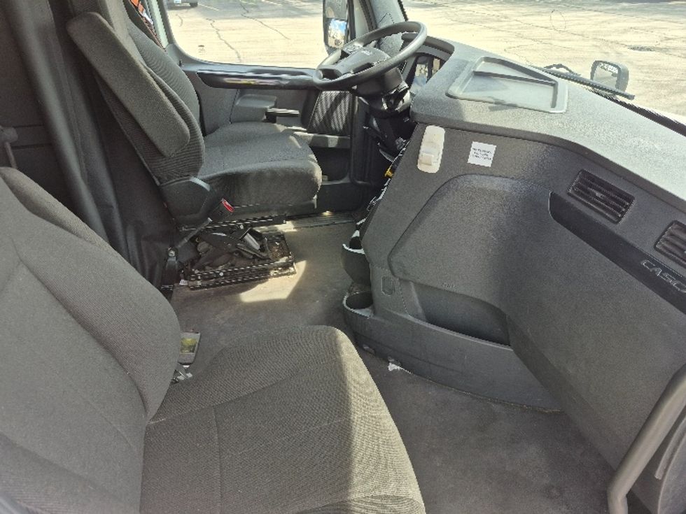 Sleeper Tractor-Heavy Duty Tractors-Freightliner-2023-T12664ST-La Porte-IN-656,614\n\t\tmiles-$ 52,000 - Image 15