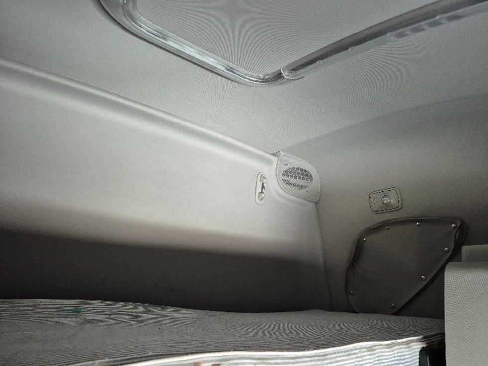 Sleeper Tractor-Heavy Duty Tractors-Freightliner-2023-T12664ST-La Porte-IN-656,614\n\t\tmiles-$ 52,000 - Image 23