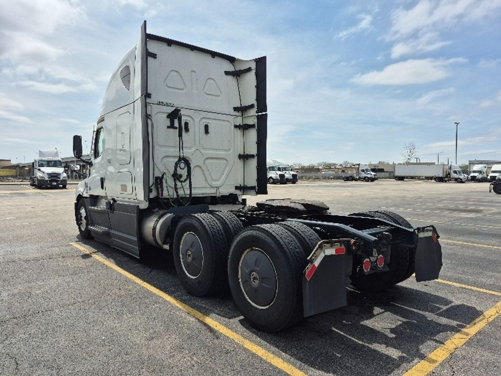 Sleeper Tractor-Heavy Duty Tractors-Freightliner-2023-T12664ST-La Porte-IN-656,614\n\t\tmiles-$ 52,000 - Image 5