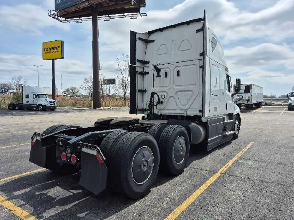 Sleeper Tractor-Heavy Duty Tractors-Freightliner-2023-T12664ST-La Porte-IN-656,614\n\t\tmiles-$ 52,000 - Image 7