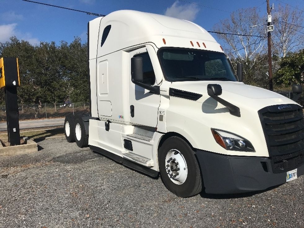 Sleeper Tractor-Heavy Duty Tractors-Freightliner-2023-T12664ST-Ladson-SC-597,108\n\t\tmiles-$ 63,500 - Image 1