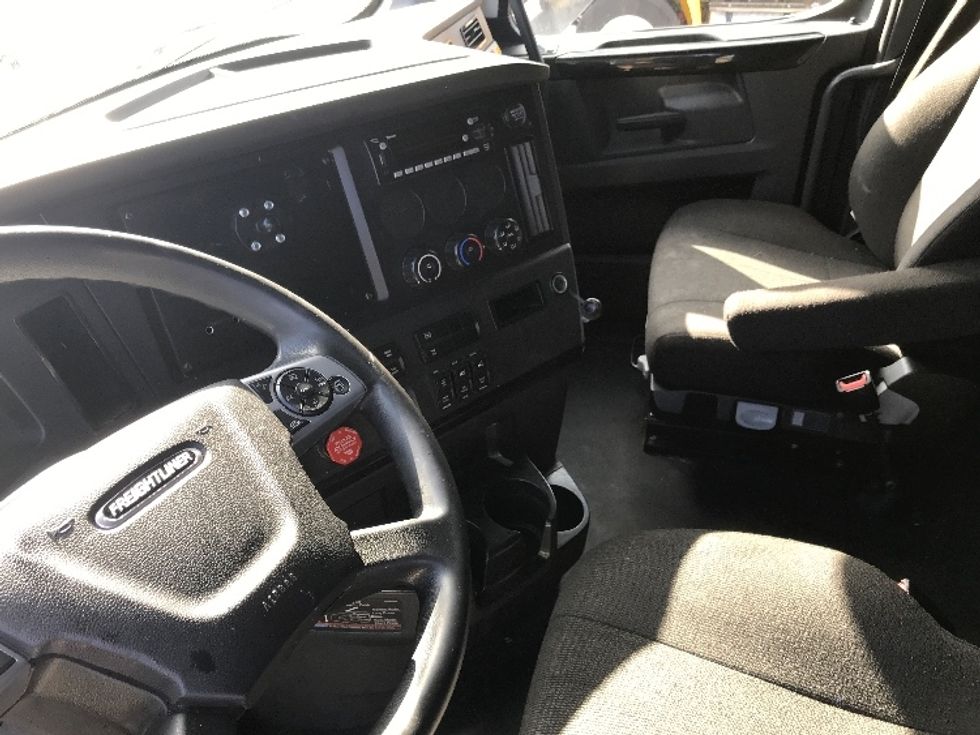 Sleeper Tractor-Heavy Duty Tractors-Freightliner-2023-T12664ST-Ladson-SC-597,108\n\t\tmiles-$ 63,500 - Image 10