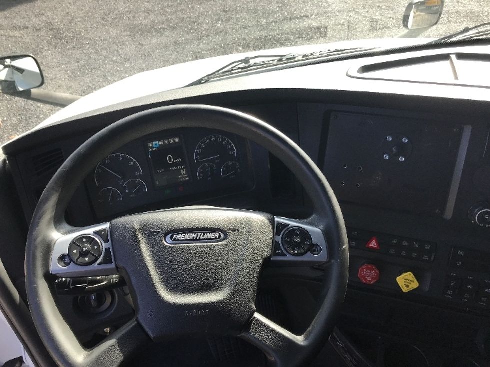 Sleeper Tractor-Heavy Duty Tractors-Freightliner-2023-T12664ST-Ladson-SC-597,108\n\t\tmiles-$ 63,500 - Image 11