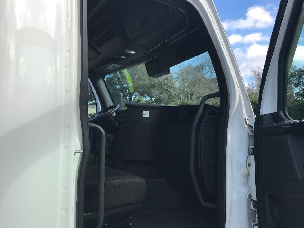 Sleeper Tractor-Heavy Duty Tractors-Freightliner-2023-T12664ST-Ladson-SC-597,108\n\t\tmiles-$ 63,500 - Image 13