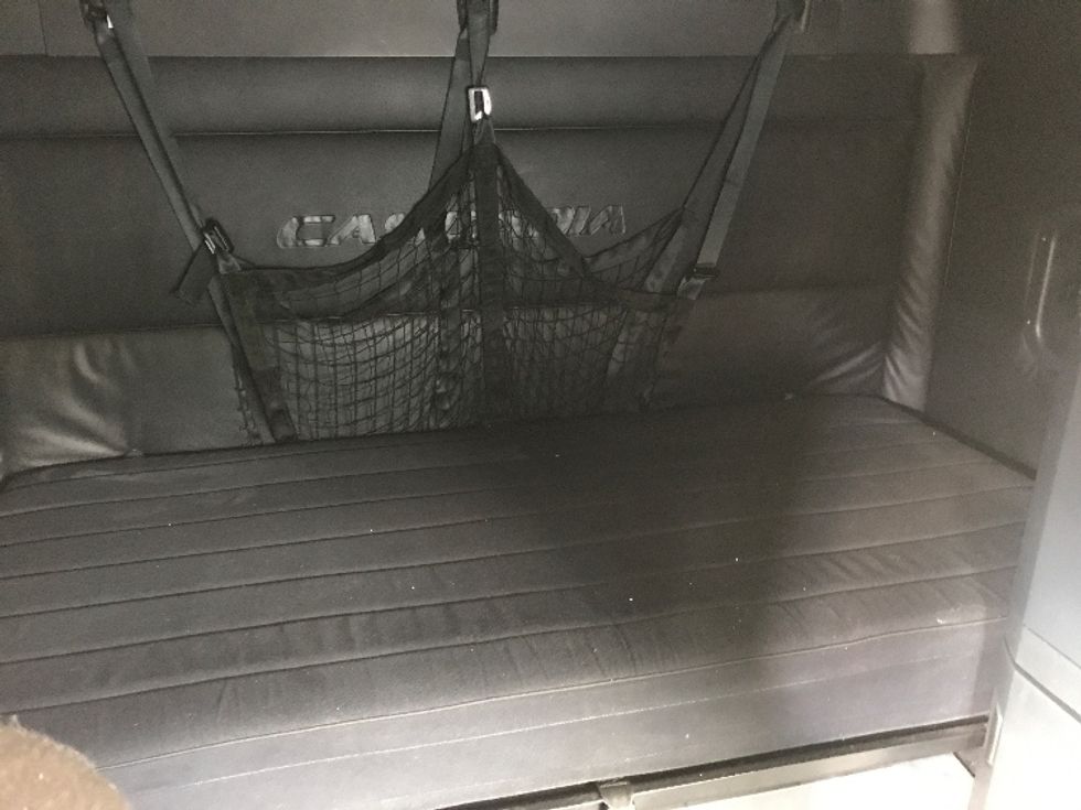 Sleeper Tractor-Heavy Duty Tractors-Freightliner-2023-T12664ST-Ladson-SC-597,108\n\t\tmiles-$ 63,500 - Image 16