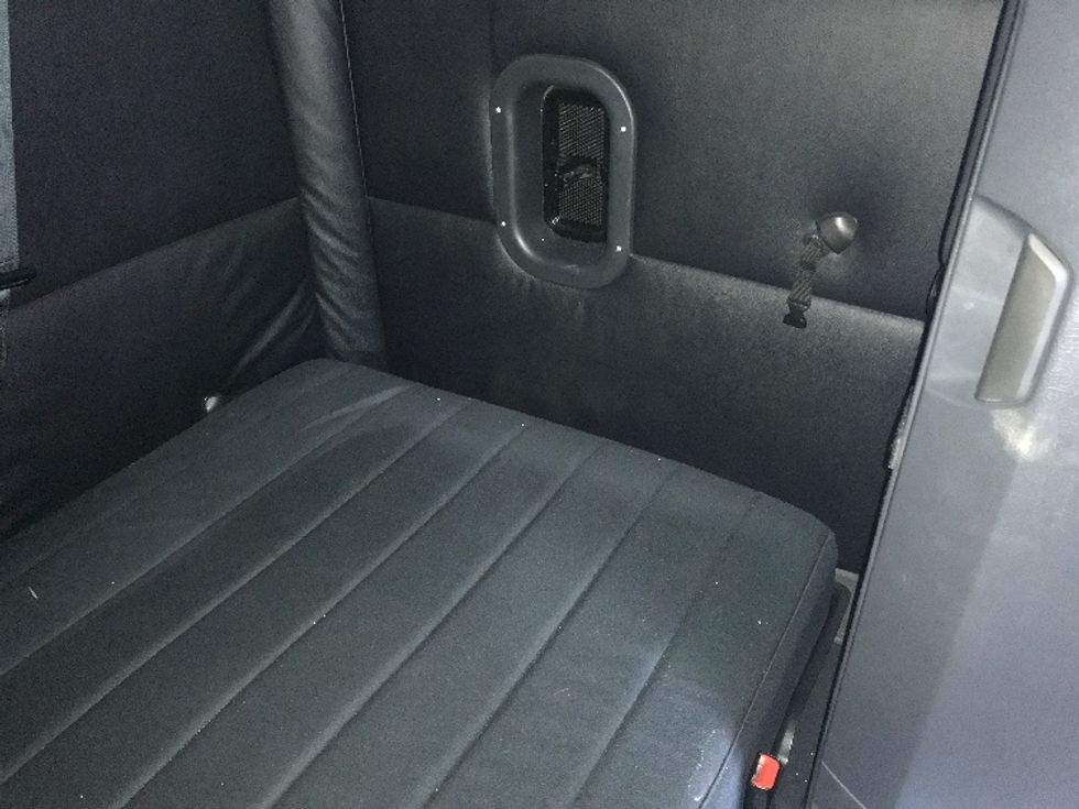 Sleeper Tractor-Heavy Duty Tractors-Freightliner-2023-T12664ST-Ladson-SC-597,108\n\t\tmiles-$ 63,500 - Image 17