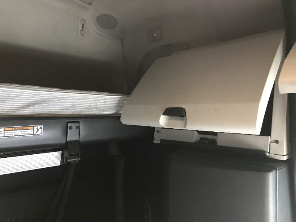 Sleeper Tractor-Heavy Duty Tractors-Freightliner-2023-T12664ST-Ladson-SC-597,108\n\t\tmiles-$ 63,500 - Image 18