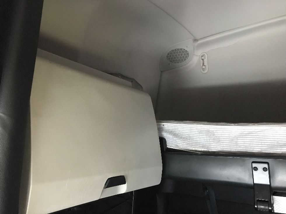 Sleeper Tractor-Heavy Duty Tractors-Freightliner-2023-T12664ST-Ladson-SC-597,108\n\t\tmiles-$ 63,500 - Image 19