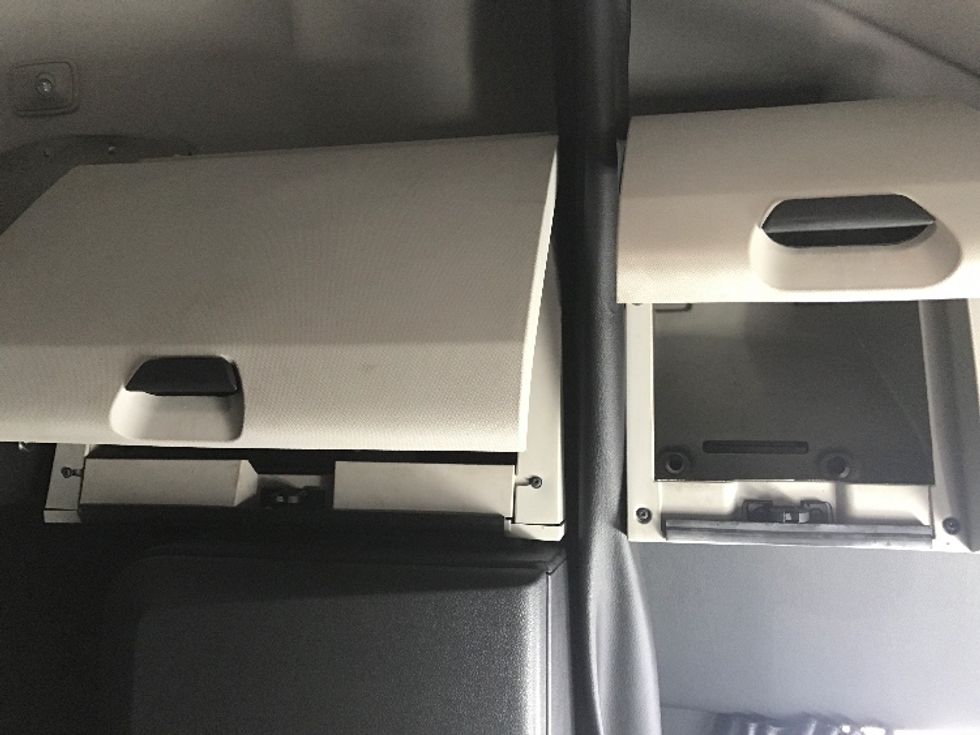 Sleeper Tractor-Heavy Duty Tractors-Freightliner-2023-T12664ST-Ladson-SC-597,108\n\t\tmiles-$ 63,500 - Image 23