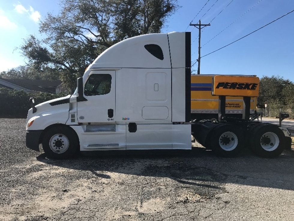 Sleeper Tractor-Heavy Duty Tractors-Freightliner-2023-T12664ST-Ladson-SC-597,108\n\t\tmiles-$ 63,500 - Image 4