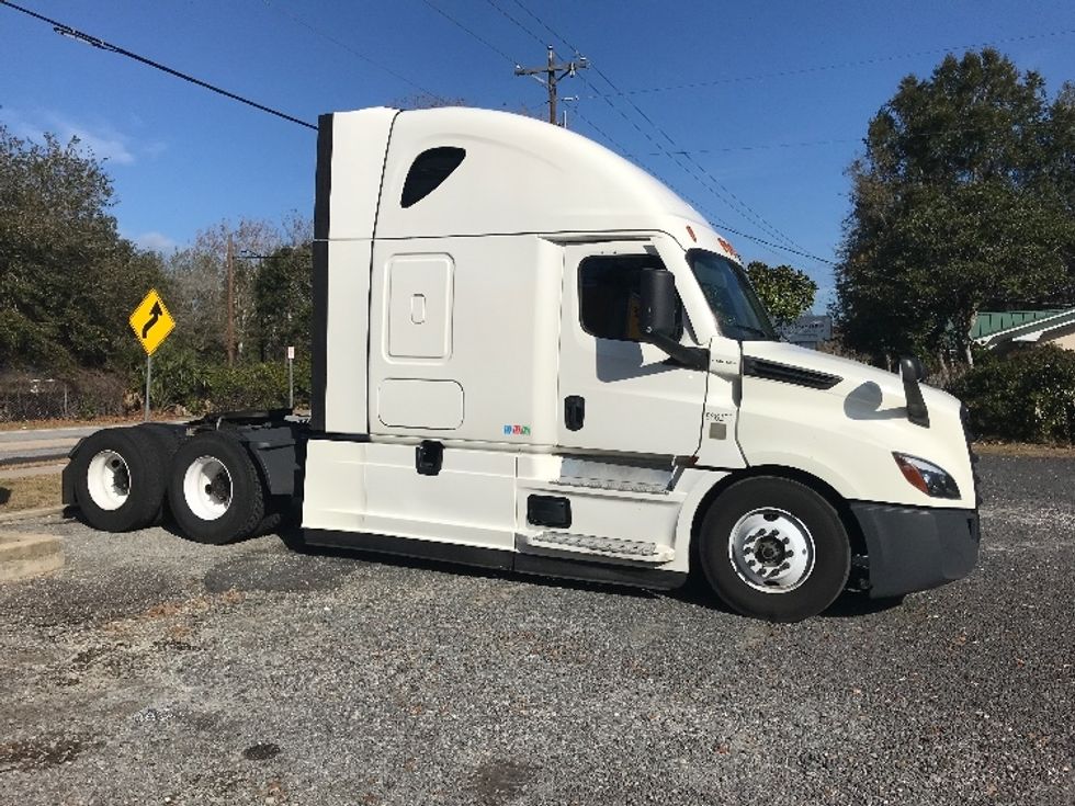 Sleeper Tractor-Heavy Duty Tractors-Freightliner-2023-T12664ST-Ladson-SC-597,108\n\t\tmiles-$ 63,500 - Image 8