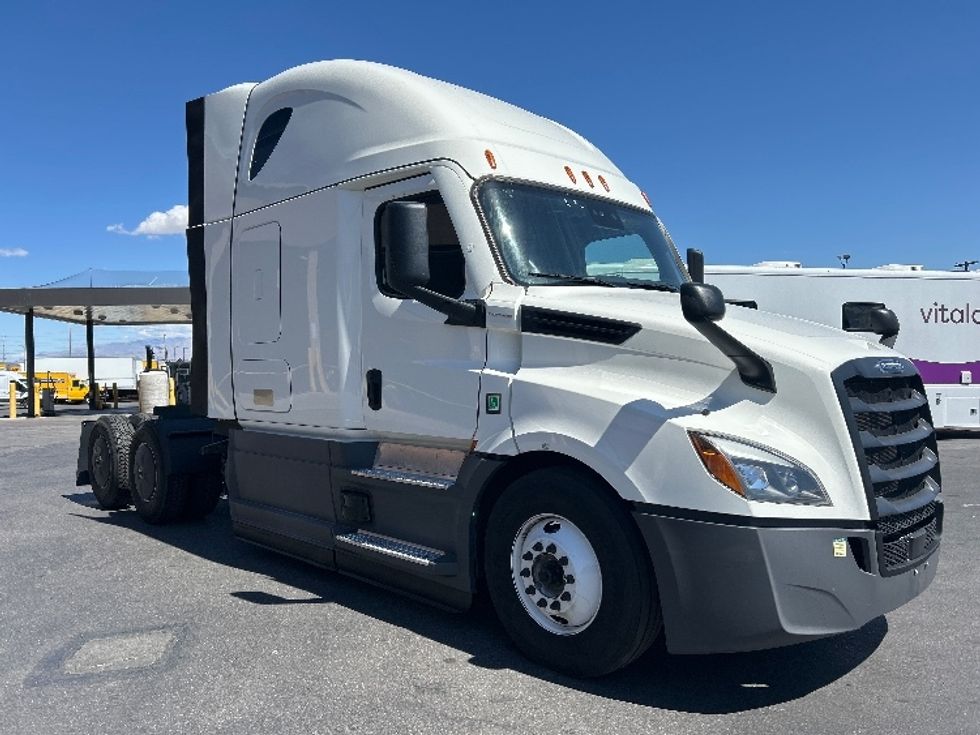 Sleeper Tractor-Heavy Duty Tractors-Freightliner-2023-T12664ST-Las Vegas-NV-544,545\n\t\tmiles-$ 75,750 - Image 1
