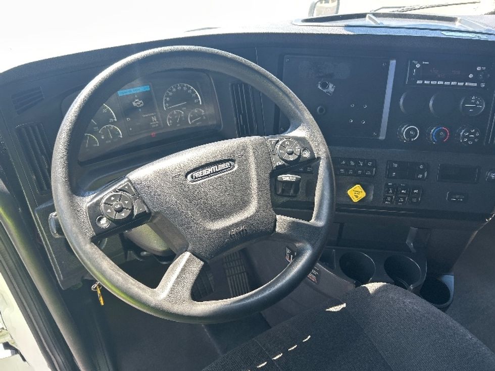 Sleeper Tractor-Heavy Duty Tractors-Freightliner-2023-T12664ST-Las Vegas-NV-544,545\n\t\tmiles-$ 75,750 - Image 11