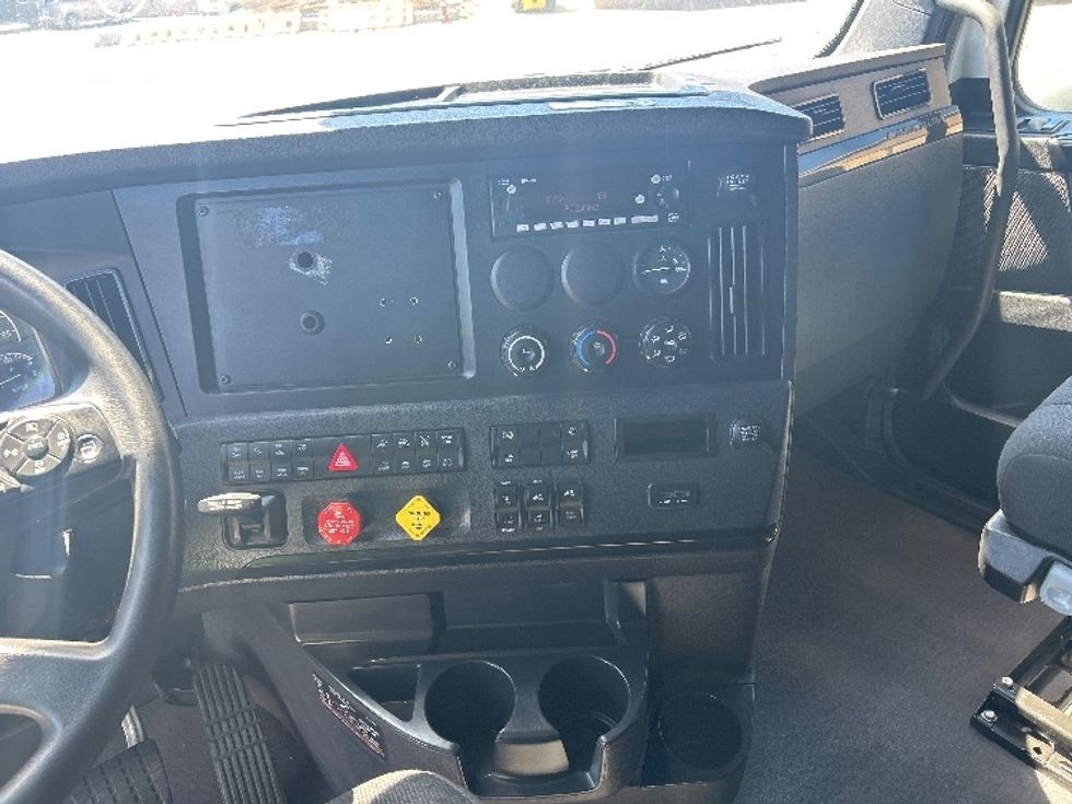 Sleeper Tractor-Heavy Duty Tractors-Freightliner-2023-T12664ST-Las Vegas-NV-544,545\n\t\tmiles-$ 75,750 - Image 12