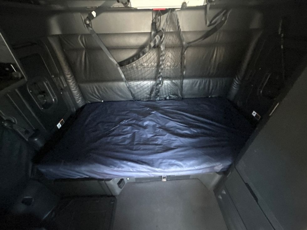 Sleeper Tractor-Heavy Duty Tractors-Freightliner-2023-T12664ST-Las Vegas-NV-544,545\n\t\tmiles-$ 75,750 - Image 17