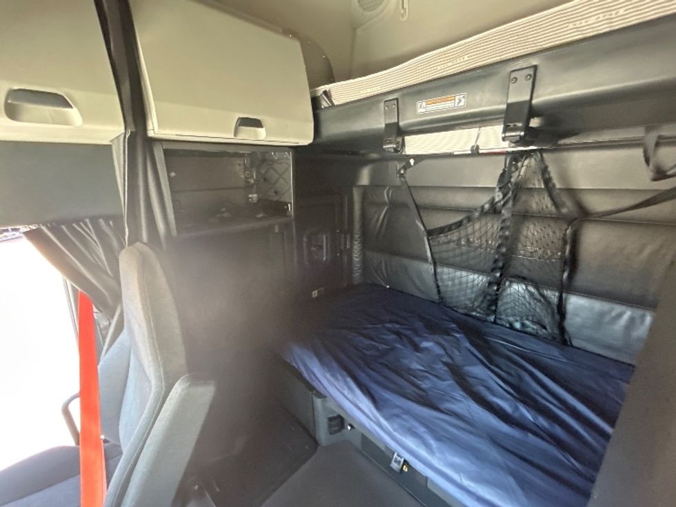 Sleeper Tractor-Heavy Duty Tractors-Freightliner-2023-T12664ST-Las Vegas-NV-544,545\n\t\tmiles-$ 75,750 - Image 19