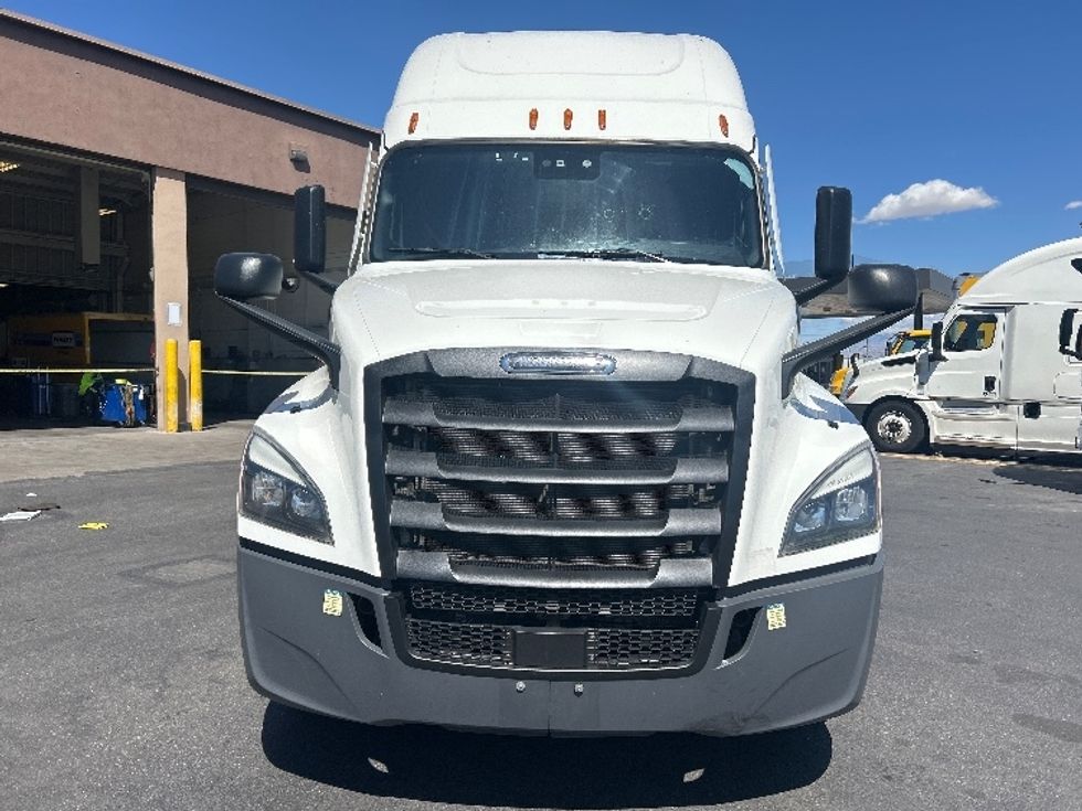 Sleeper Tractor-Heavy Duty Tractors-Freightliner-2023-T12664ST-Las Vegas-NV-544,545\n\t\tmiles-$ 75,750 - Image 2