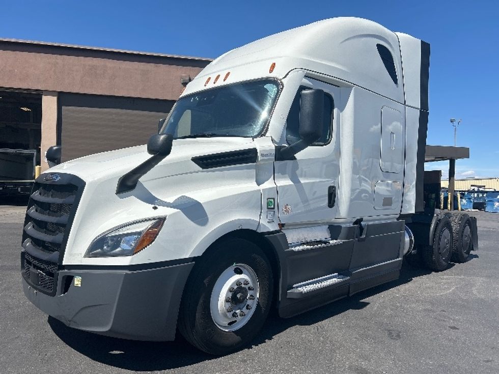 Sleeper Tractor-Heavy Duty Tractors-Freightliner-2023-T12664ST-Las Vegas-NV-544,545\n\t\tmiles-$ 75,750 - Image 3