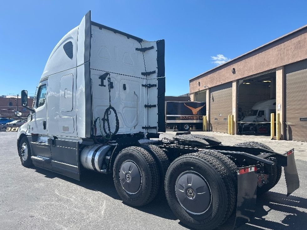 Sleeper Tractor-Heavy Duty Tractors-Freightliner-2023-T12664ST-Las Vegas-NV-544,545\n\t\tmiles-$ 75,750 - Image 5