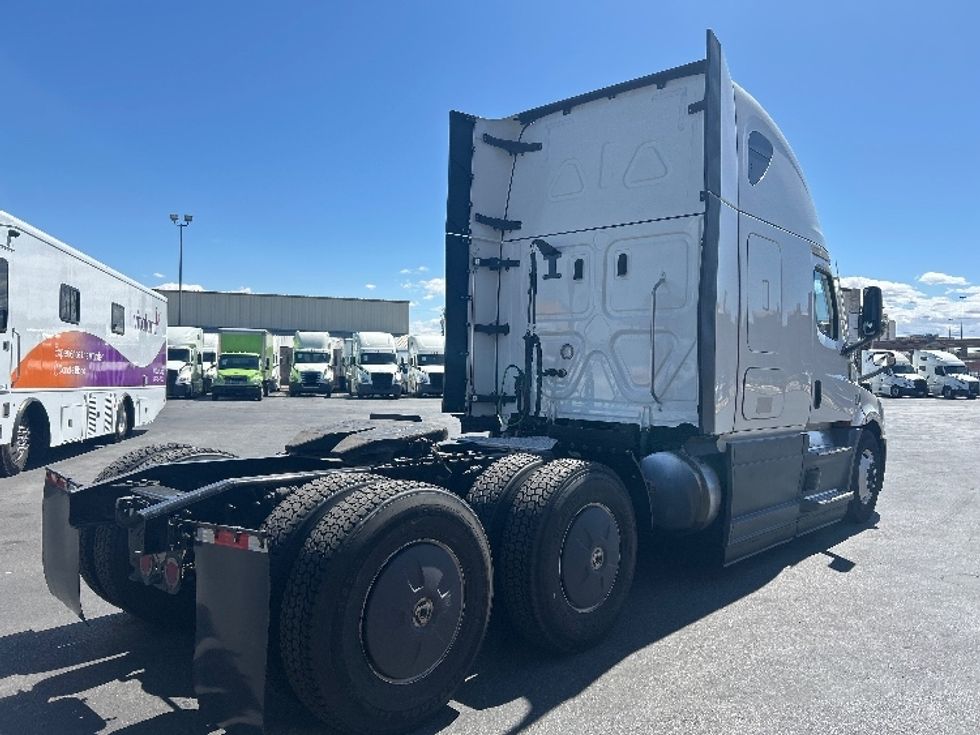 Sleeper Tractor-Heavy Duty Tractors-Freightliner-2023-T12664ST-Las Vegas-NV-544,545\n\t\tmiles-$ 75,750 - Image 7