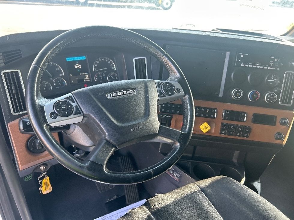 Sleeper Tractor-Heavy Duty Tractors-Freightliner-2023-T12664ST-Las Vegas-NV-594,839\n\t\tmiles-$ 63,250 - Image 11