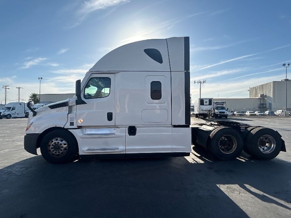 Sleeper Tractor-Heavy Duty Tractors-Freightliner-2023-T12664ST-Las Vegas-NV-594,839\n\t\tmiles-$ 63,250 - Image 4