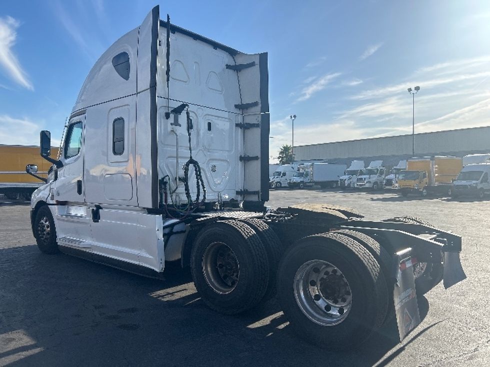 Sleeper Tractor-Heavy Duty Tractors-Freightliner-2023-T12664ST-Las Vegas-NV-594,839\n\t\tmiles-$ 63,250 - Image 5