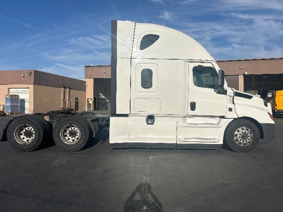 Sleeper Tractor-Heavy Duty Tractors-Freightliner-2023-T12664ST-Las Vegas-NV-594,839\n\t\tmiles-$ 63,250 - Image 8