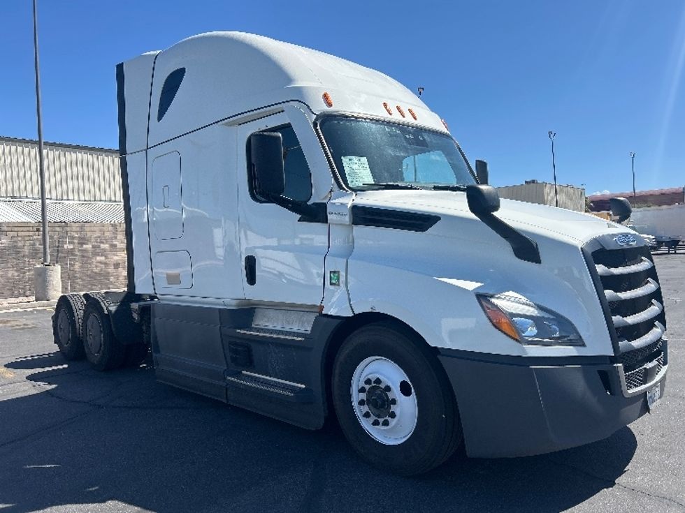 Sleeper Tractor-Heavy Duty Tractors-Freightliner-2023-T12664ST-Las Vegas-NV-678,886\n\t\tmiles-$ 65,500 - Image 1