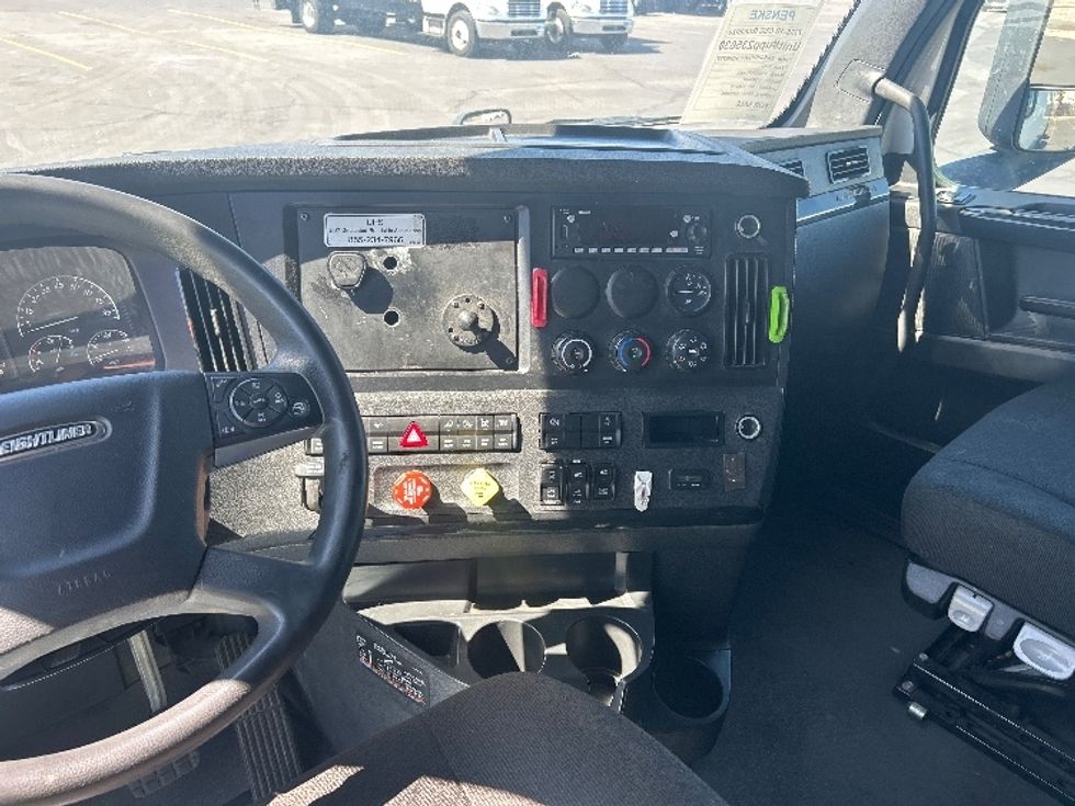 Sleeper Tractor-Heavy Duty Tractors-Freightliner-2023-T12664ST-Las Vegas-NV-678,886\n\t\tmiles-$ 65,500 - Image 12
