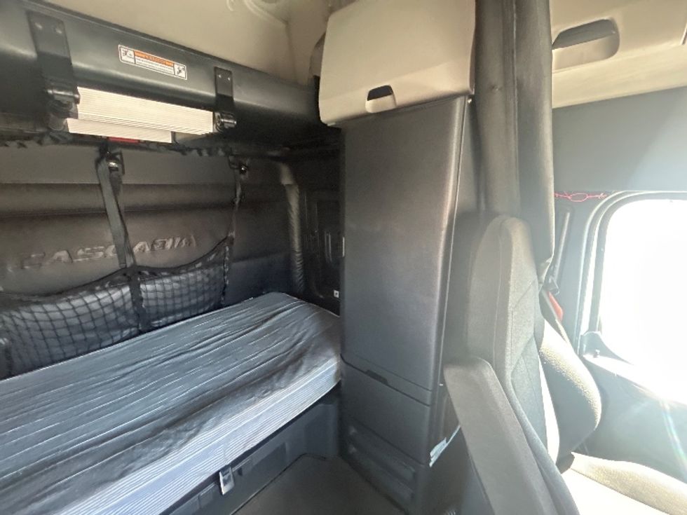 Sleeper Tractor-Heavy Duty Tractors-Freightliner-2023-T12664ST-Las Vegas-NV-678,886\n\t\tmiles-$ 65,500 - Image 18