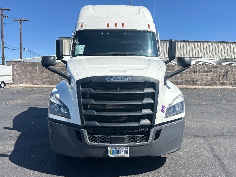 Sleeper Tractor-Heavy Duty Tractors-Freightliner-2023-T12664ST-Las Vegas-NV-678,886\n\t\tmiles-$ 65,500 - Image 2