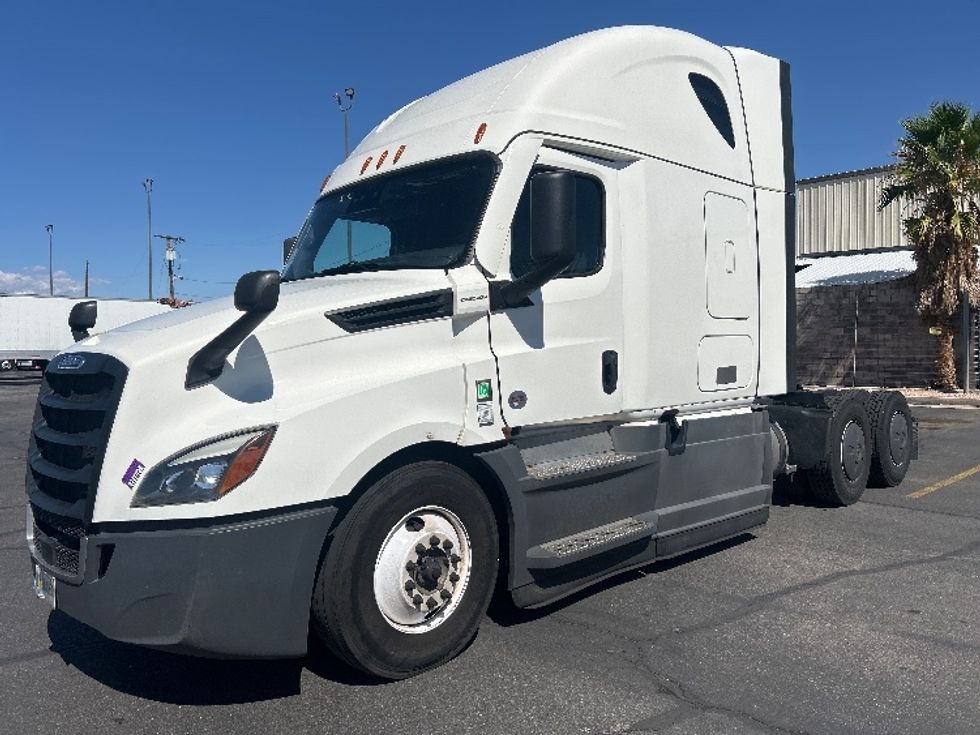 Sleeper Tractor-Heavy Duty Tractors-Freightliner-2023-T12664ST-Las Vegas-NV-678,886\n\t\tmiles-$ 65,500 - Image 3