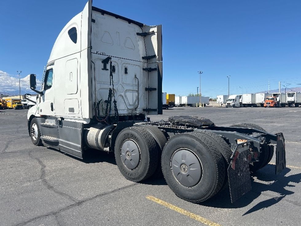 Sleeper Tractor-Heavy Duty Tractors-Freightliner-2023-T12664ST-Las Vegas-NV-678,886\n\t\tmiles-$ 65,500 - Image 5