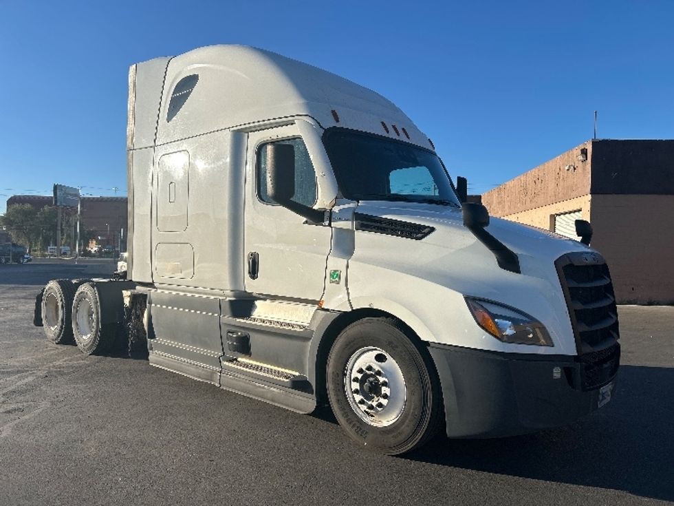 Sleeper Tractor-Heavy Duty Tractors-Freightliner-2023-T12664ST-Las Vegas-NV-722,248\n\t\tmiles-$ 56,750 - Image 1