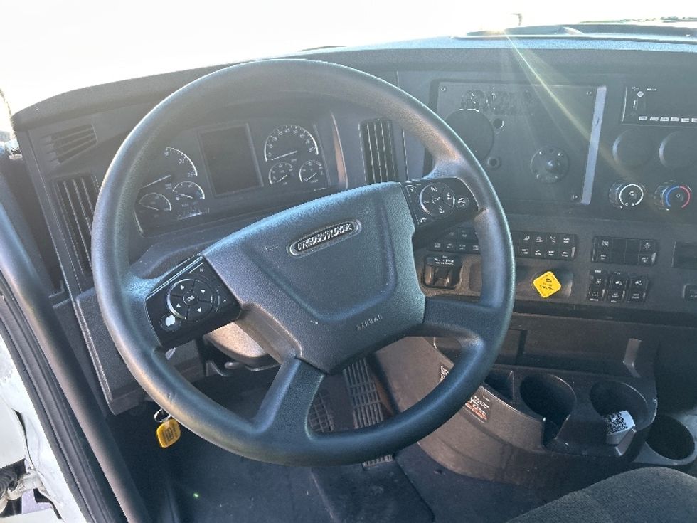 Sleeper Tractor-Heavy Duty Tractors-Freightliner-2023-T12664ST-Las Vegas-NV-722,248\n\t\tmiles-$ 56,750 - Image 11