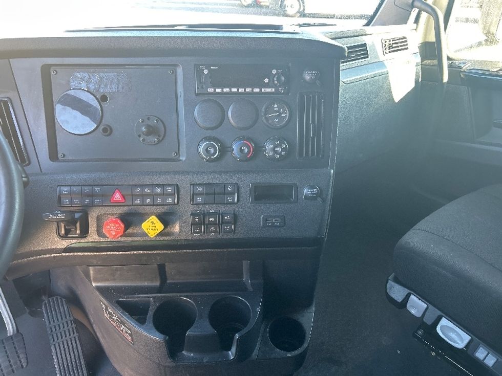 Sleeper Tractor-Heavy Duty Tractors-Freightliner-2023-T12664ST-Las Vegas-NV-722,248\n\t\tmiles-$ 56,750 - Image 12