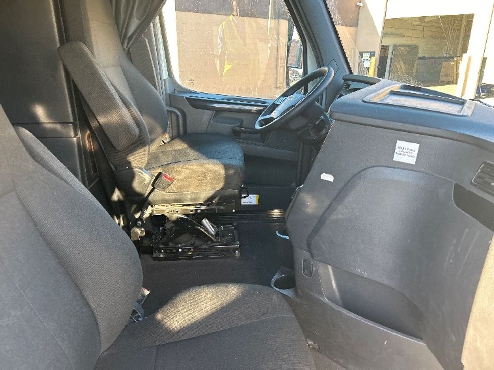 Sleeper Tractor-Heavy Duty Tractors-Freightliner-2023-T12664ST-Las Vegas-NV-722,248\n\t\tmiles-$ 56,750 - Image 15