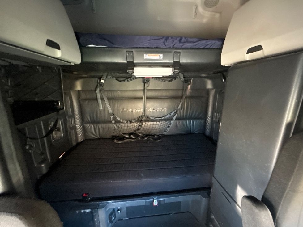 Sleeper Tractor-Heavy Duty Tractors-Freightliner-2023-T12664ST-Las Vegas-NV-722,248\n\t\tmiles-$ 56,750 - Image 16