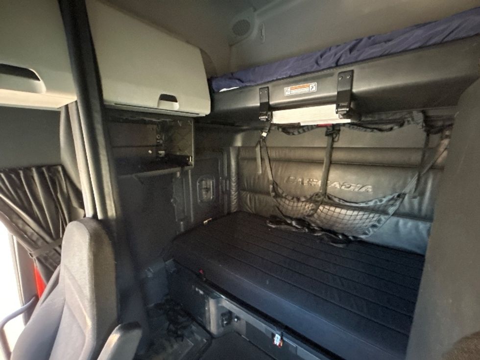 Sleeper Tractor-Heavy Duty Tractors-Freightliner-2023-T12664ST-Las Vegas-NV-722,248\n\t\tmiles-$ 56,750 - Image 19