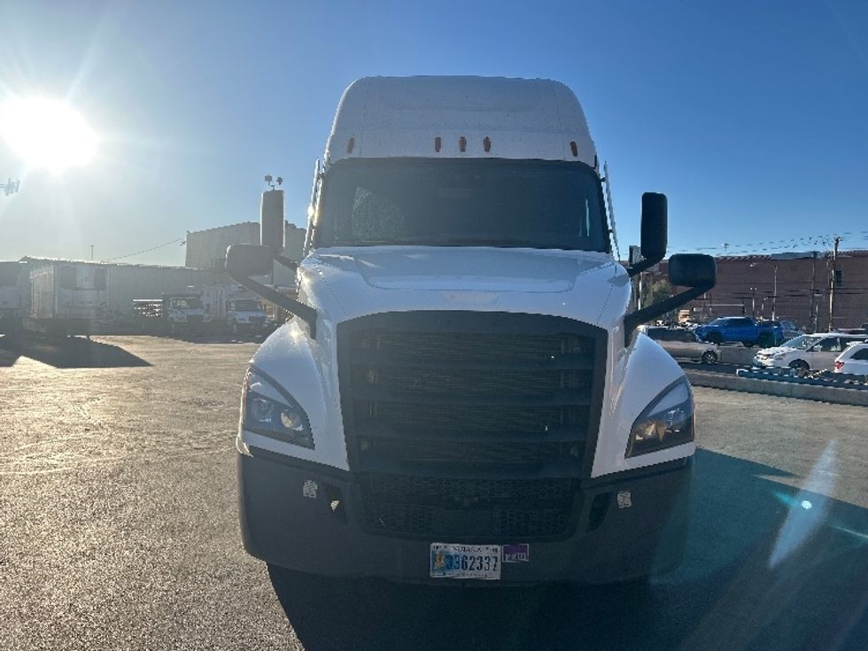 Sleeper Tractor-Heavy Duty Tractors-Freightliner-2023-T12664ST-Las Vegas-NV-722,248\n\t\tmiles-$ 56,750 - Image 2