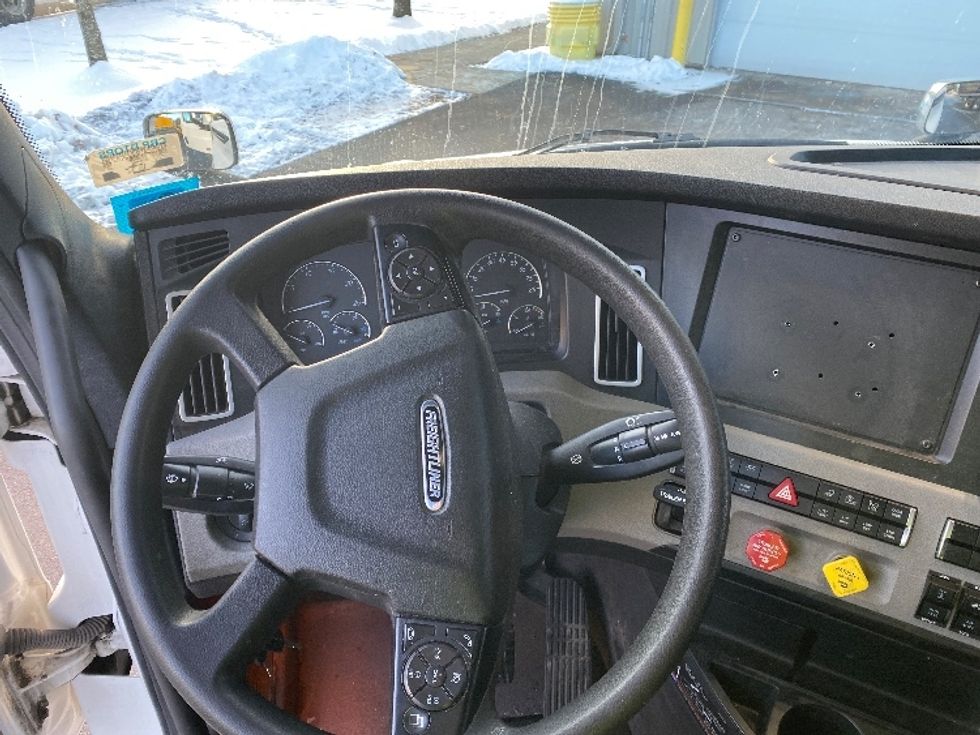 Sleeper Tractor-Heavy Duty Tractors-Freightliner-2023-T12664ST-Londonderry-NH-182,773\n\t\tmiles-$ 103,750 - Image 10