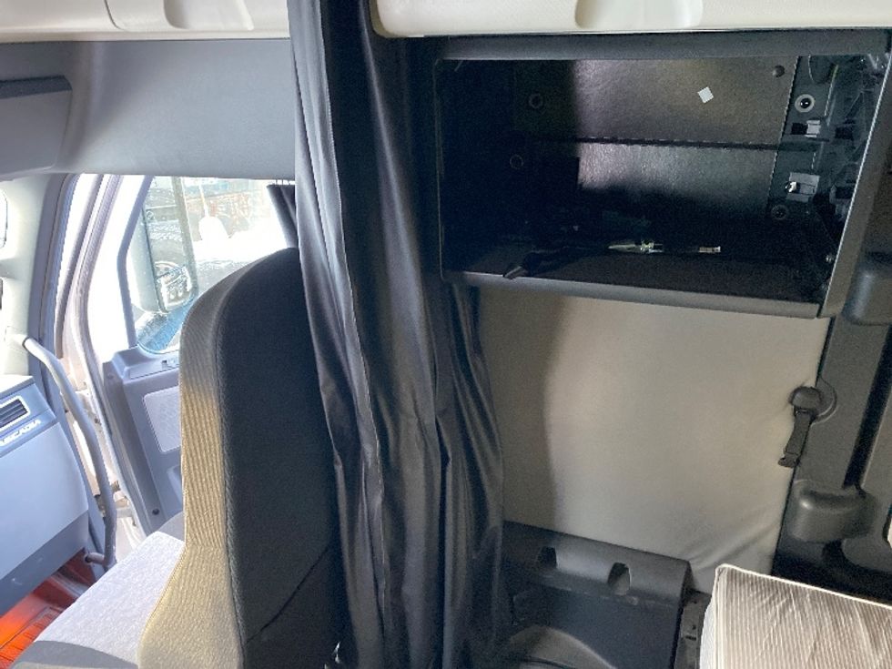 Sleeper Tractor-Heavy Duty Tractors-Freightliner-2023-T12664ST-Londonderry-NH-182,773\n\t\tmiles-$ 103,750 - Image 19