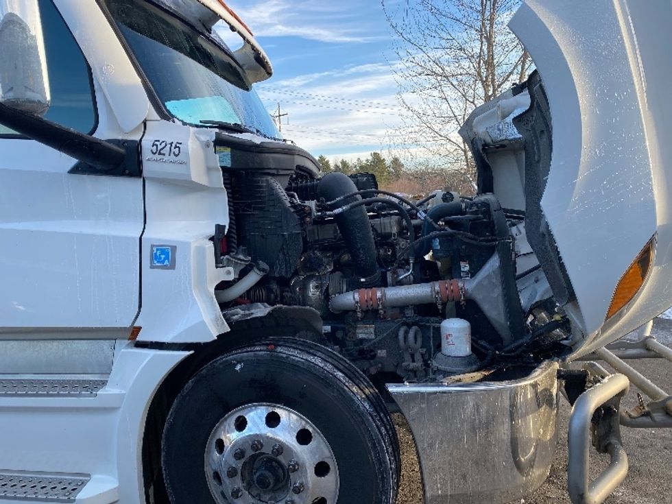 Sleeper Tractor-Heavy Duty Tractors-Freightliner-2023-T12664ST-Londonderry-NH-182,773\n\t\tmiles-$ 103,750 - Image 20