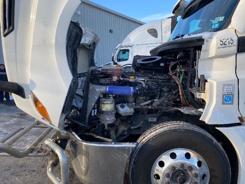 Sleeper Tractor-Heavy Duty Tractors-Freightliner-2023-T12664ST-Londonderry-NH-182,773\n\t\tmiles-$ 103,750 - Image 21