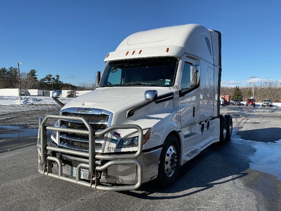 Sleeper Tractor-Heavy Duty Tractors-Freightliner-2023-T12664ST-Londonderry-NH-182,773\n\t\tmiles-$ 103,750 - Image 3