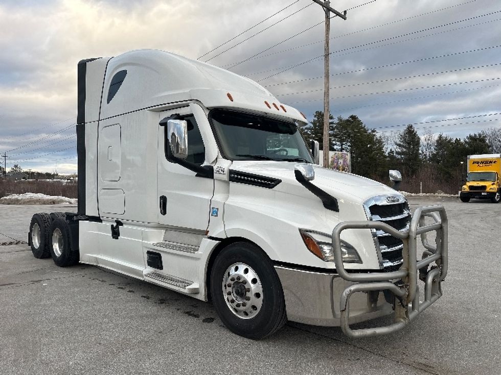 Sleeper Tractor-Heavy Duty Tractors-Freightliner-2023-T12664ST-Londonderry-NH-219,395\n\t\tmiles-$ 97,500 - Image 1