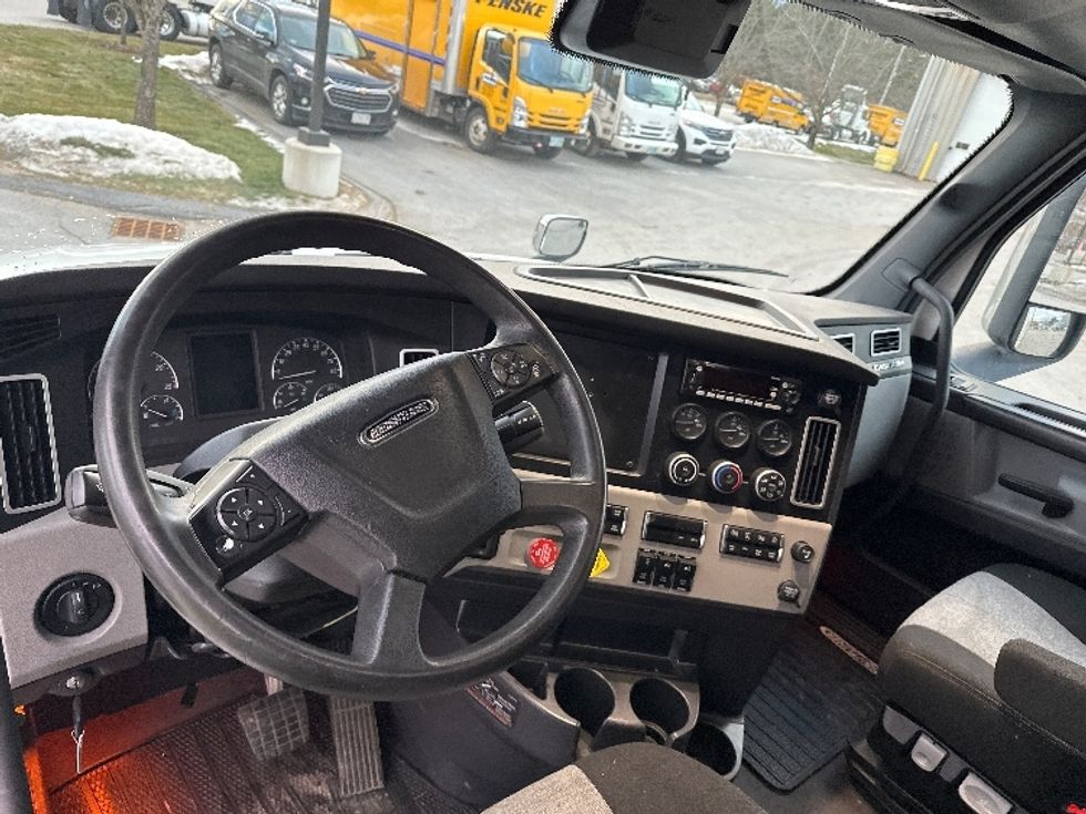 Sleeper Tractor-Heavy Duty Tractors-Freightliner-2023-T12664ST-Londonderry-NH-219,395\n\t\tmiles-$ 97,500 - Image 10